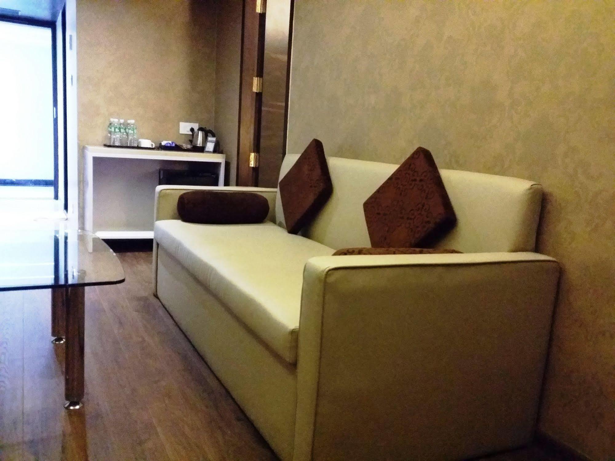 Hotel Oxina Lygon Tiruchirappalli Екстер'єр фото