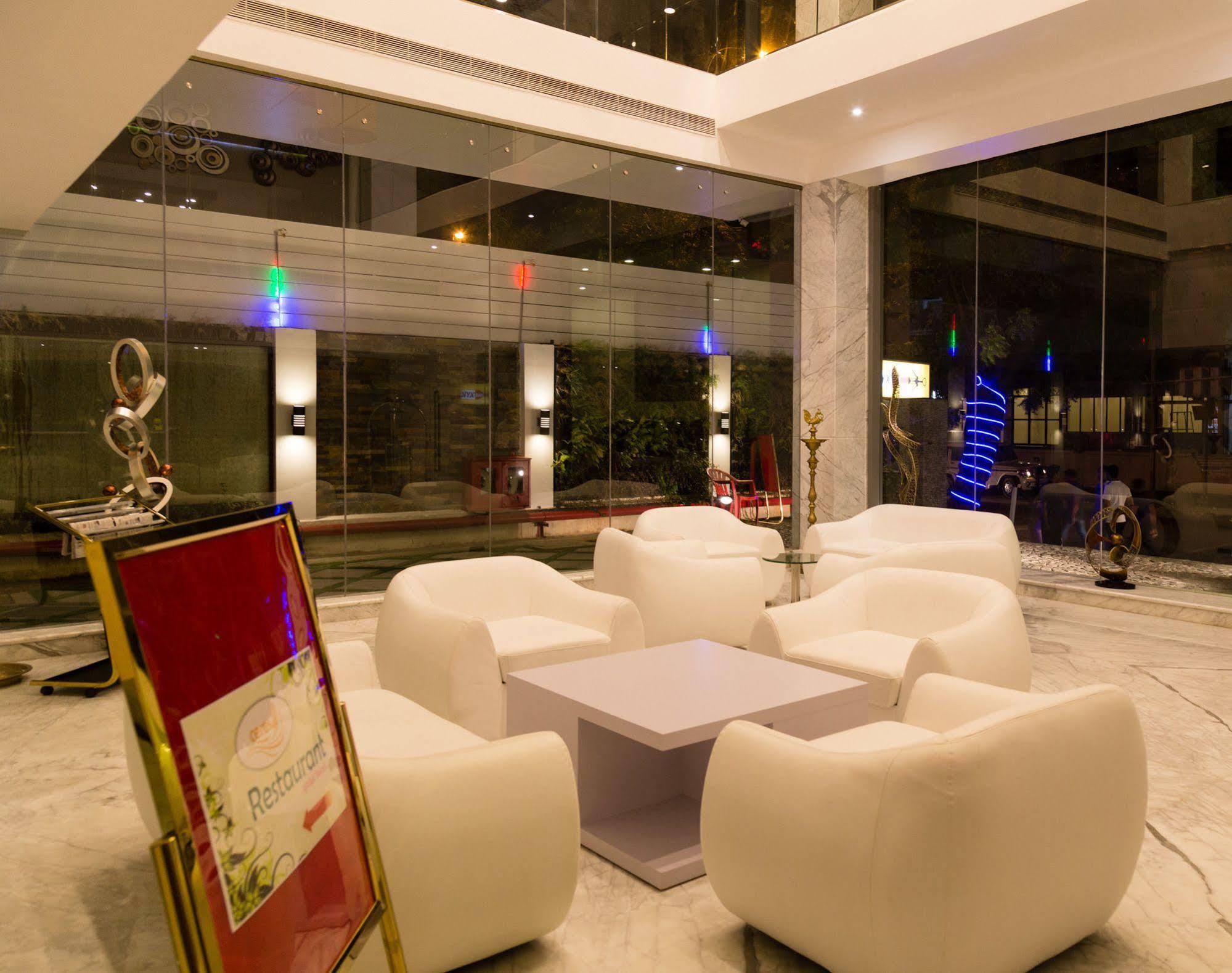 Hotel Oxina Lygon Tiruchirappalli Екстер'єр фото