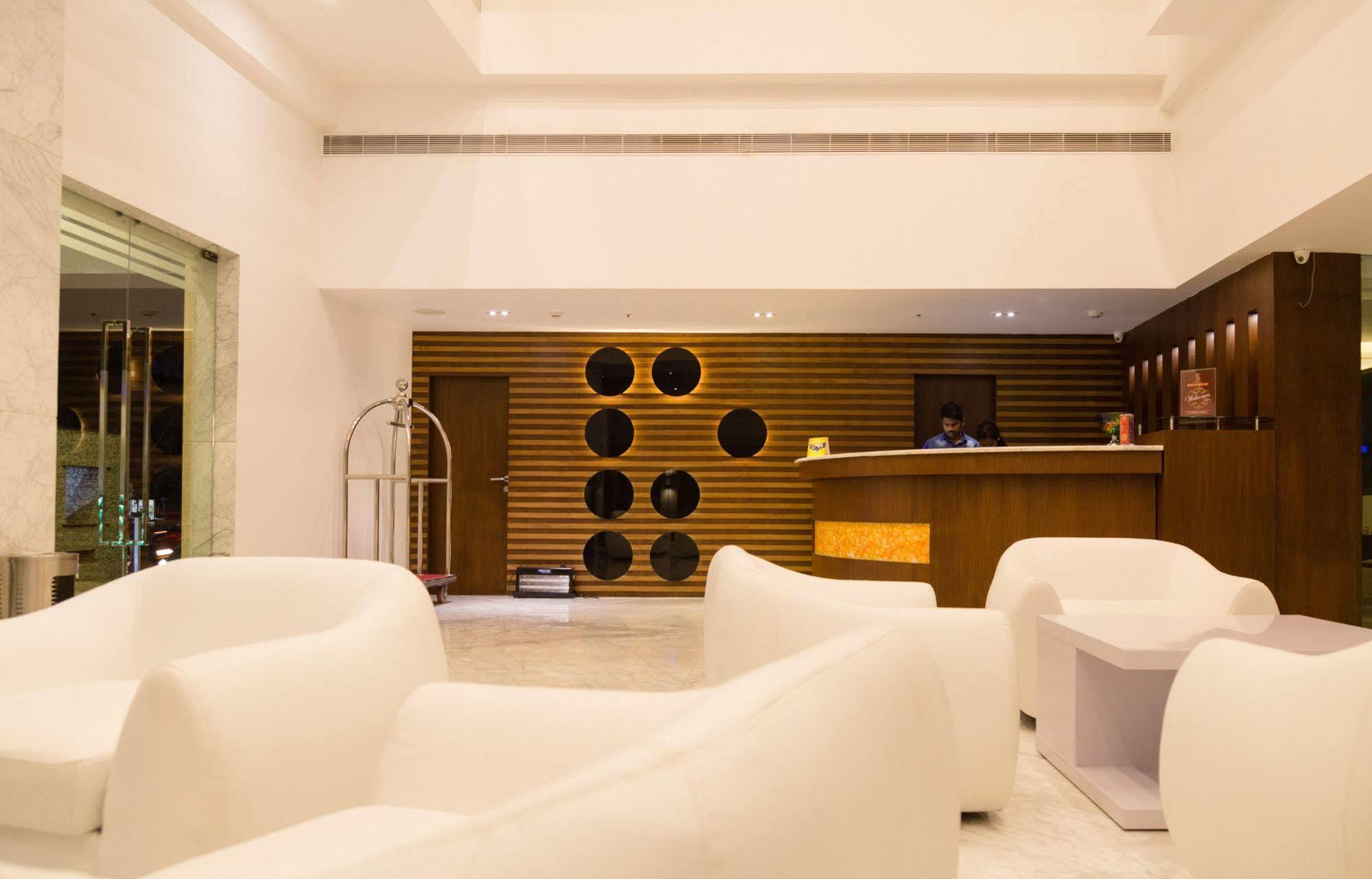 Hotel Oxina Lygon Tiruchirappalli Екстер'єр фото